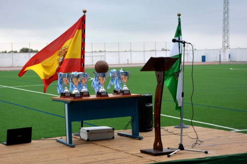 Deportes_Inauguración Césped trofeos