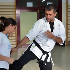 Mujer_Taller Defensa Personal IES 3